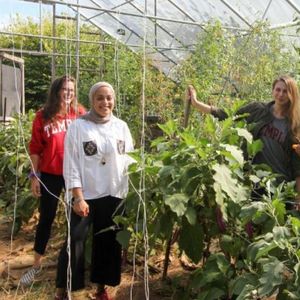 STUDENTS IN GREENHOUSE