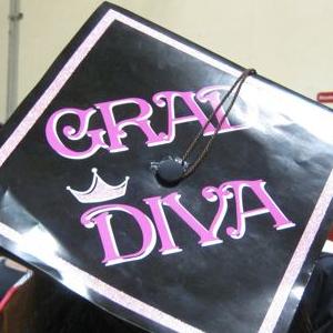 Mortor board decorated with "Grad Diva"