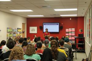Peer advisor Tara Benner shares her experience abroad at an info session.