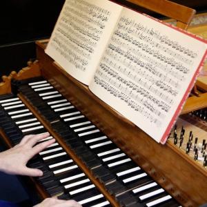 hands playing harpsichord
