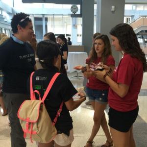 Prospective study abroad students speak with program alumni.
